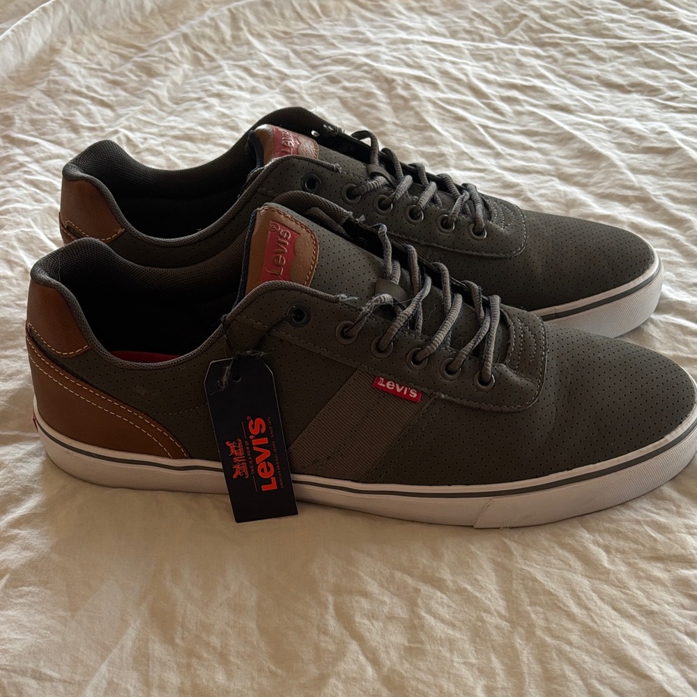 Levi's Men's Dark Gray and Brown Sneakers